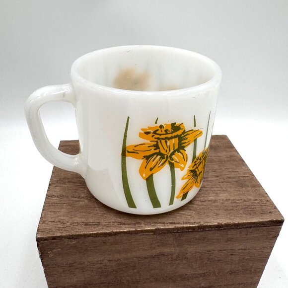 Vintage Federal Milk Glass Mug Daffodil Floral Pattern Coffee Cup White yellow s - Picture 3 of 9